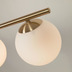 Nosh Mahala Deckenlampe aus messingfarbenem Stahl mit 3 Milchglaskugeln