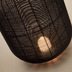Nosh Saranella groe tragbare Tischlampe aus Kunstrattan in Schwarz