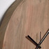 Nosh Zakie runde Wanduhr aus massivem Akazienholz naturbelassen  30 cm