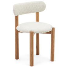 Nosh Nebai Stuhl aus weißem Bouclé und massivem Eichenholz mit natürlichem Finish
