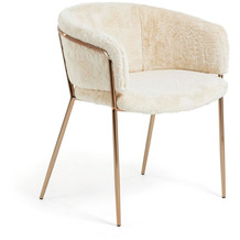 Nosh Runnie Stuhl aus weißem Fell mit kupferfarbenen Stahlbeinen