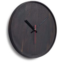 Nosh Zakie runde Wanduhr aus massivem Akazienholz schwarz lackiert Ø 30 cm